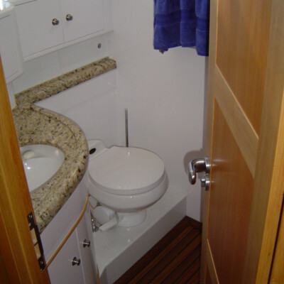 custom marine bathroom 2