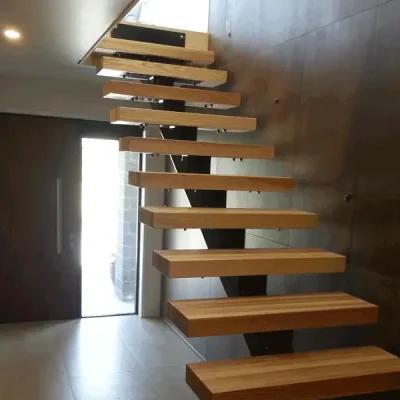 Floating staircase