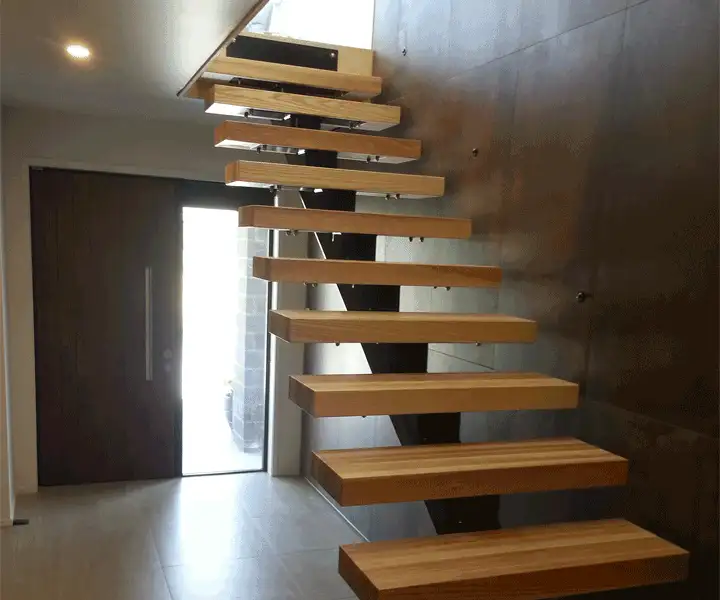 Floating staircase